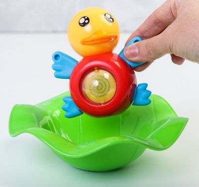 Игрушки для купания «Уточка», с крутящимся шариком, массажёром для дёсен